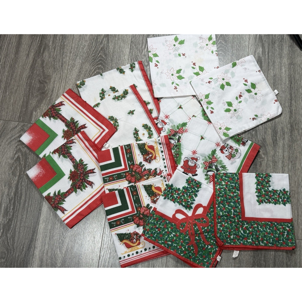 Vintage Lot Of 12 Retro Christmas Napkins 2 Each Of Same Napkin Holiday Santa